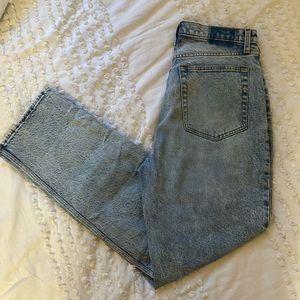 Abercrombie 90s Straight Ultra High Rise Jean